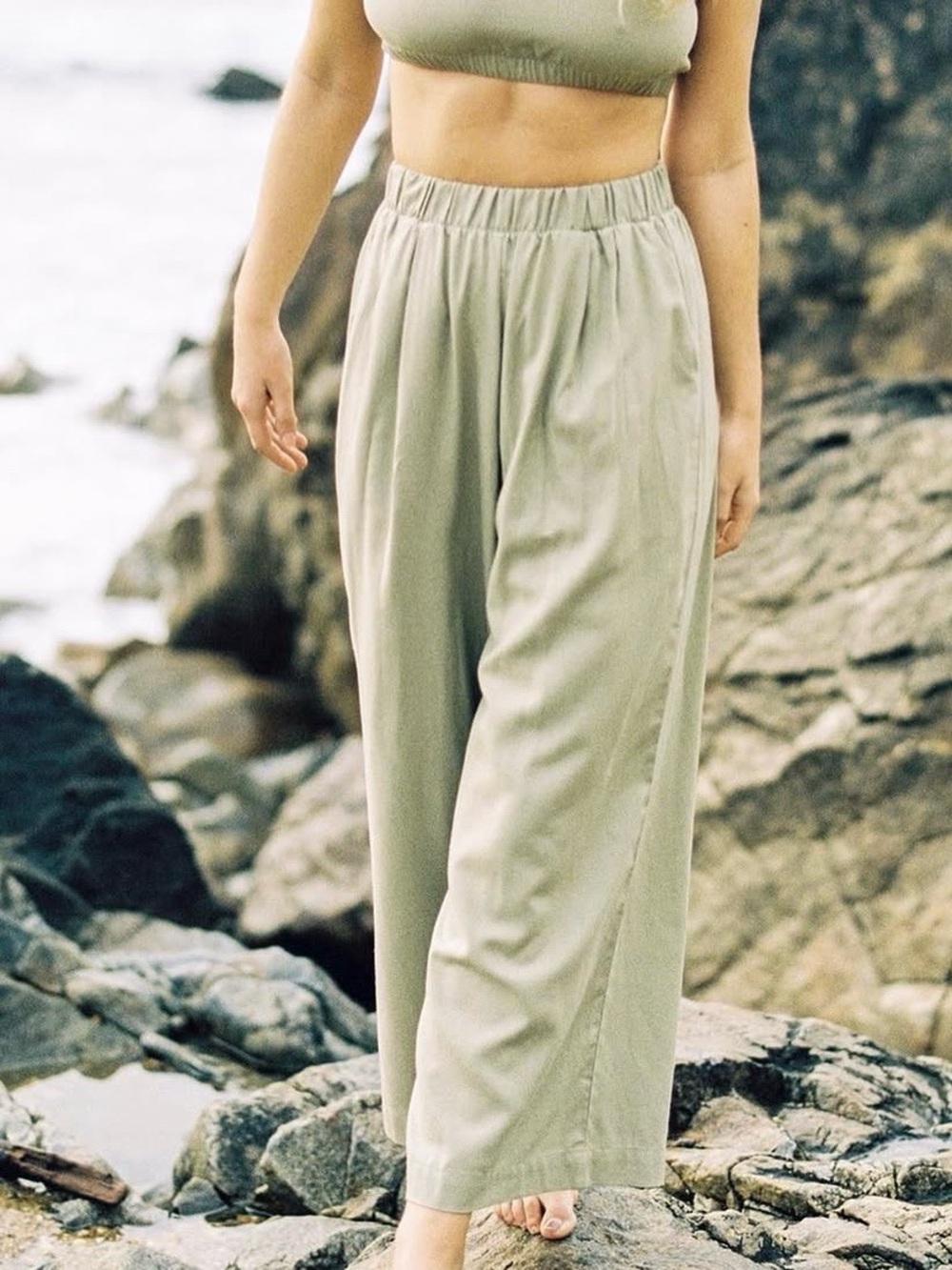OZMA of California Silk Noil Wide Leg Crop Pant in Olive Size Medium EUC
